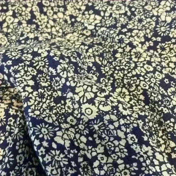 🔥Blue and white flower top - Picture 3 of 3